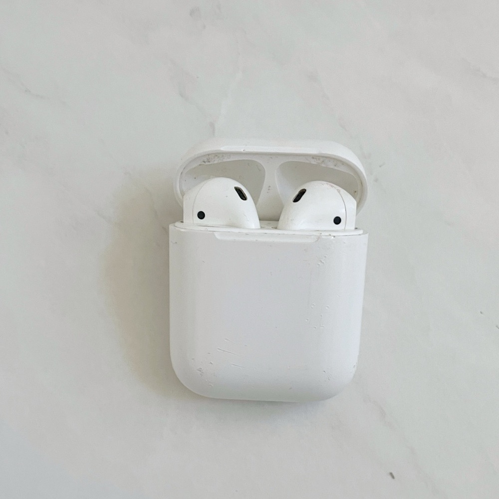 Apple AirPods 1st Gen with Charging Case